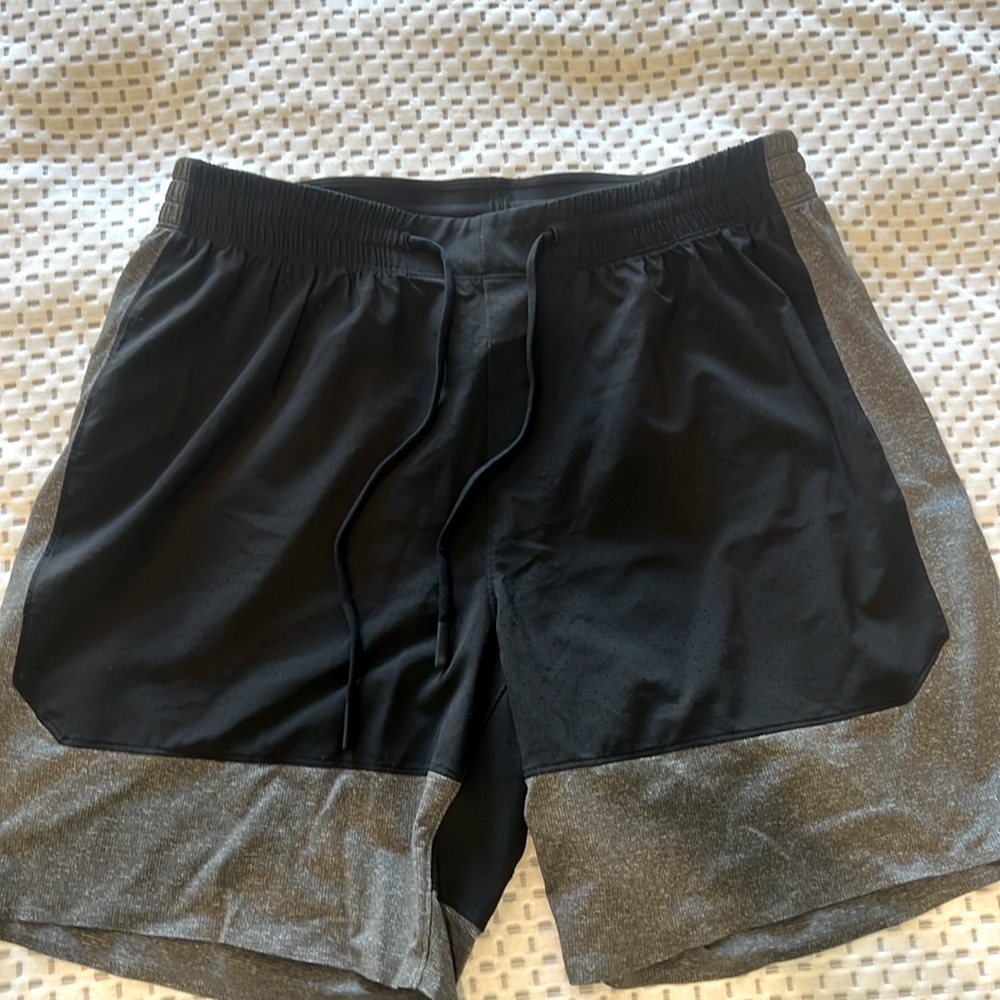 Men’s Lululemon workout shorts size M